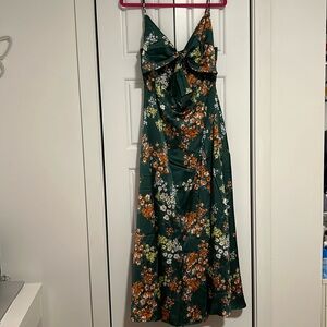 Long green dress with flower details